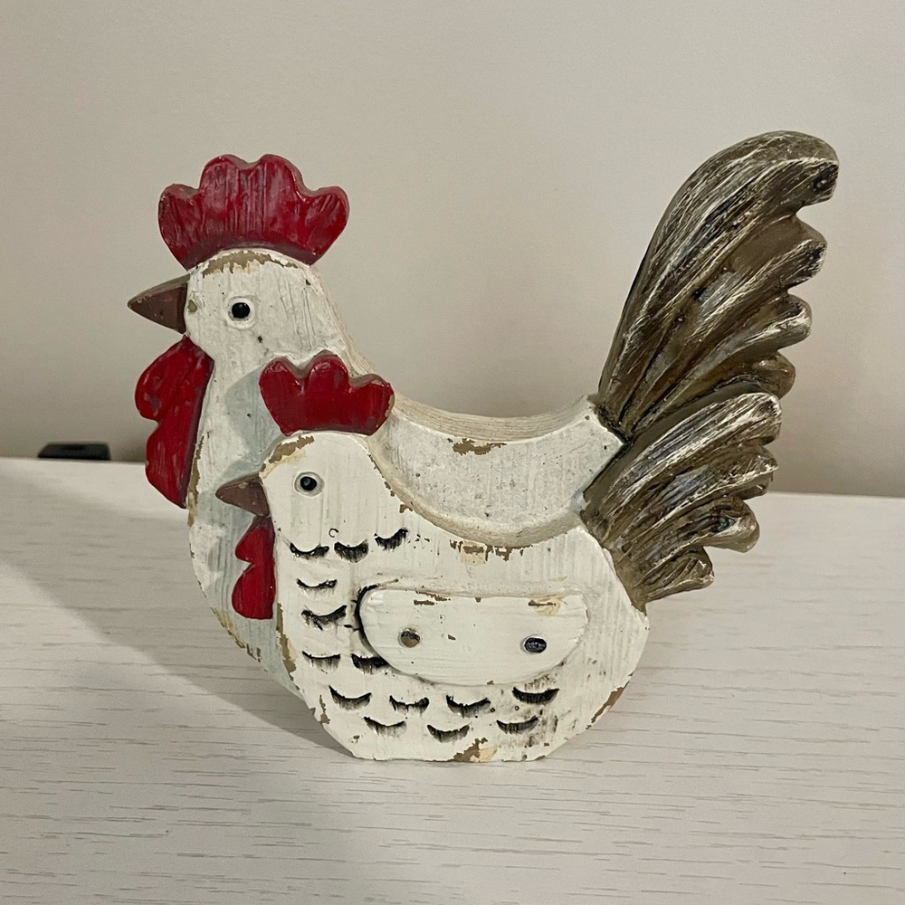 Charming Farmhouse Rooster and Hen Decor